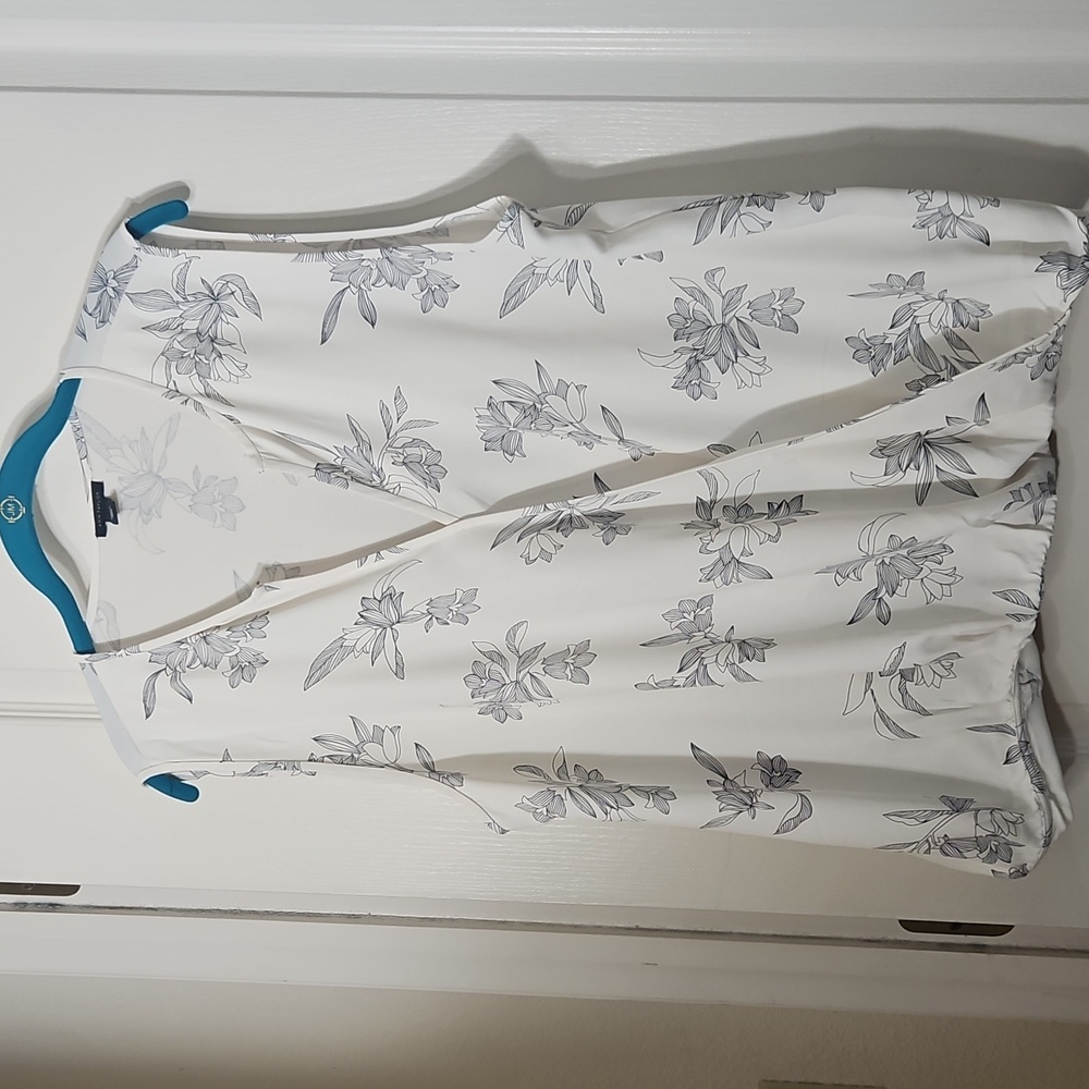 Ann Taylor Cream and Gray Floral Top